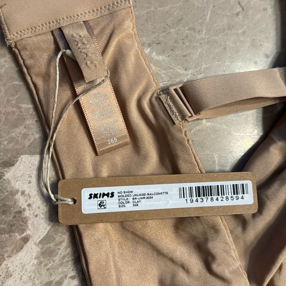 SKIMS NO SHOW UNLINED BALCONETTE BRA - Picture 5 of 12